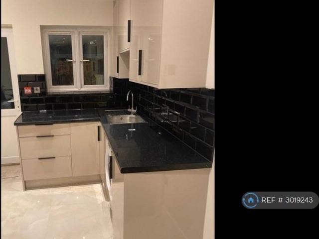 Studio for rent in London Borough of Ealing, Perivale