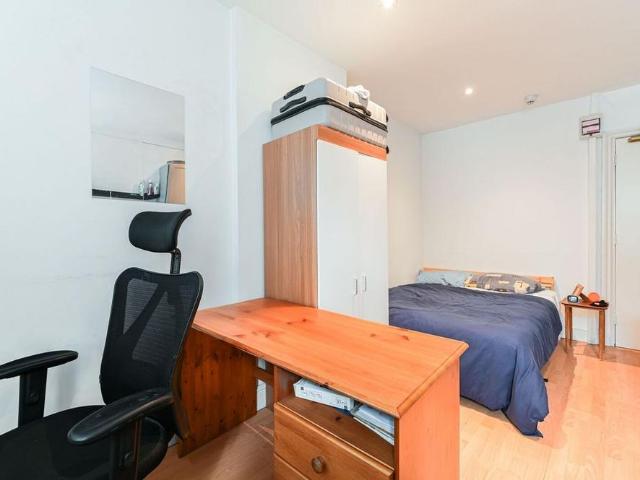 Studio for rent in Kensington, Greater London