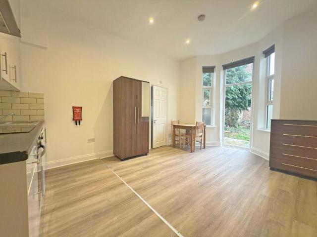 Studio for rent in London Borough of Hounslow, Heston