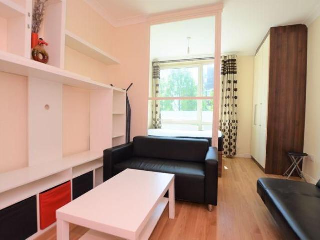 Studio for rent in Slough