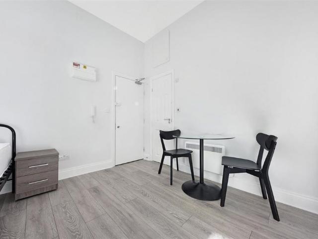 Studio for rent in London Borough of Hammersmith and Fulham, Greater London