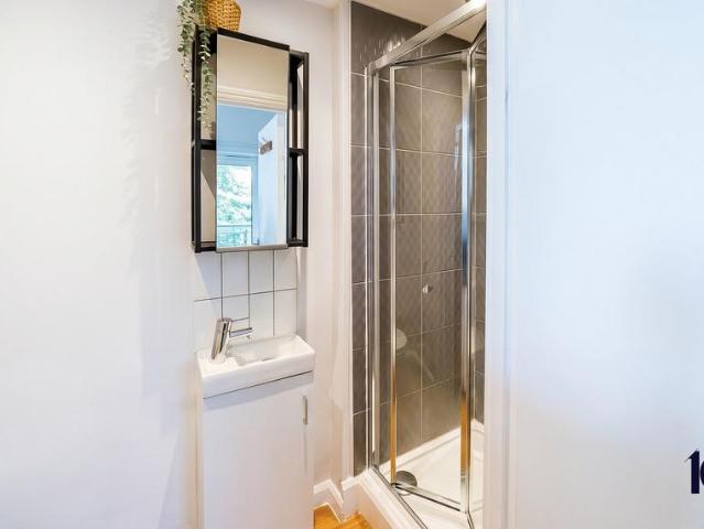 Flat for rent in London Borough of Croydon, Addiscombe