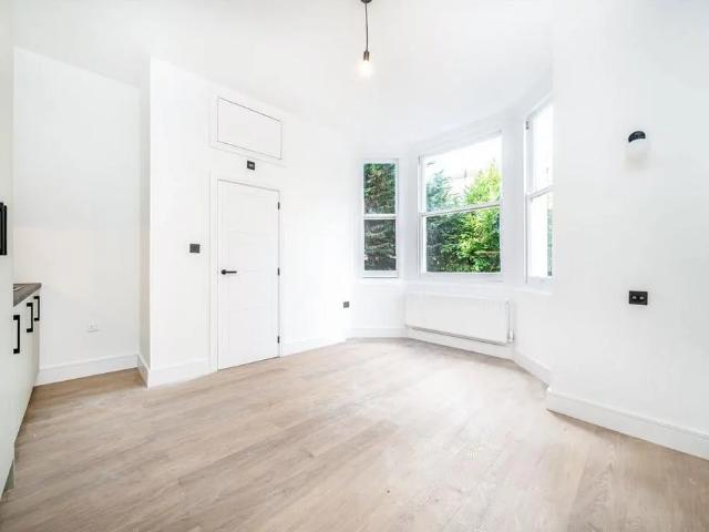Studio for rent in London Borough of Ealing, Greater London