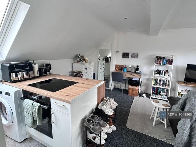 Studio for rent in London Borough of Croydon, Purley