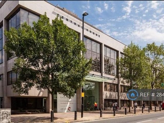 Flat for rent in London Borough of Hounslow, Greater London