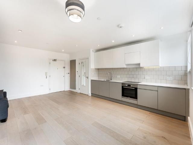 Flat for rent in Horn Park, Cat Hill