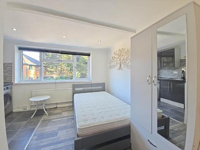 Studio for rent in Whitley, Reading