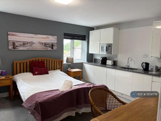 Flat for rent in Roade, Northamptonshire