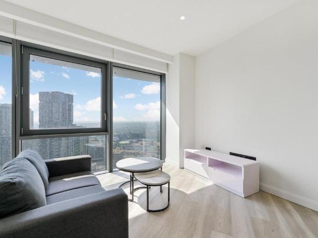 Flat for rent in Canary Wharf, Isle Of Man