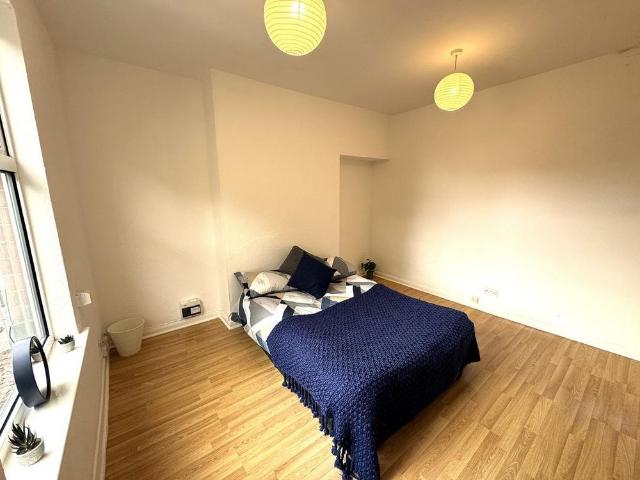 Studio for rent in West End, Old Wharf