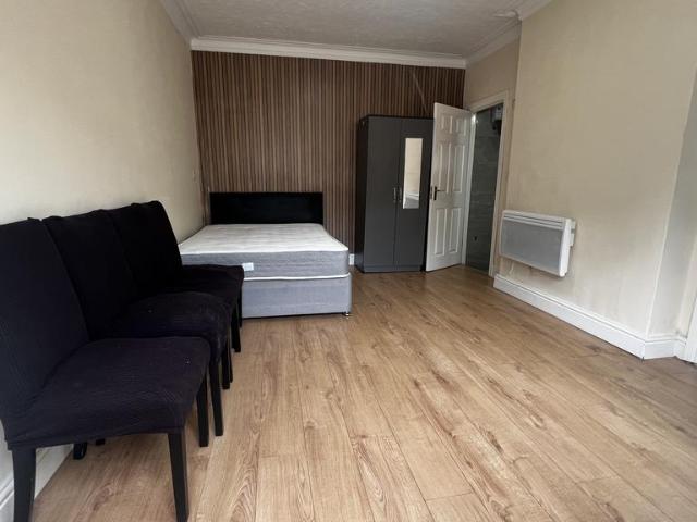 Flat for rent in Farley Hill, Spring Park