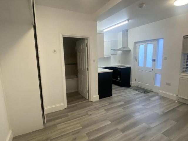 Studio for rent in Row Town, Surrey