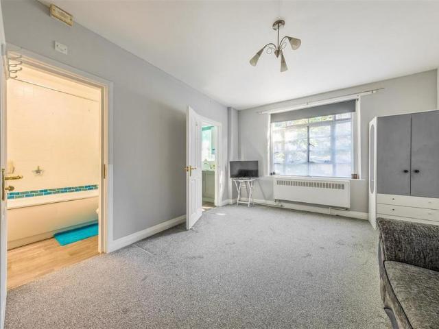 Studio for rent in Brunswick
