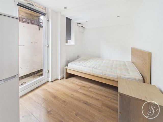 Studio for rent in West Yorkshire
