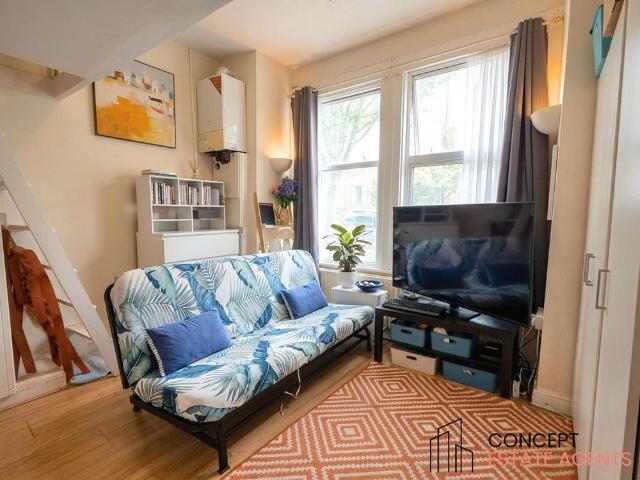 Studio for rent in London Borough of Wandsworth, Greater London