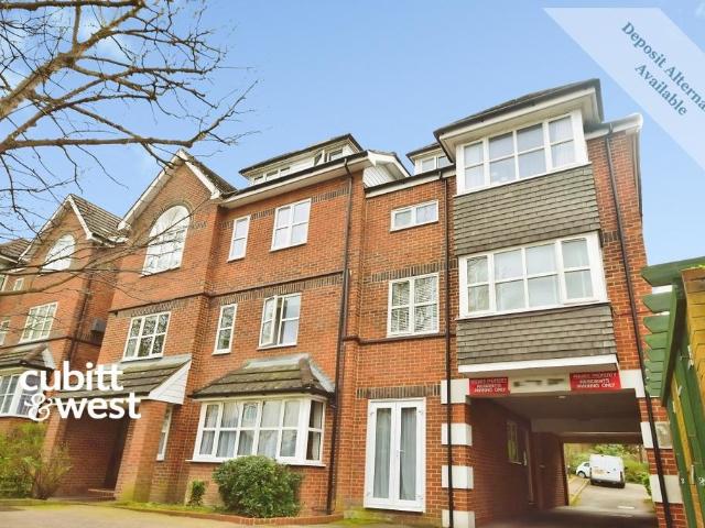 Flat for rent in Carshalton Beeches, Greater London