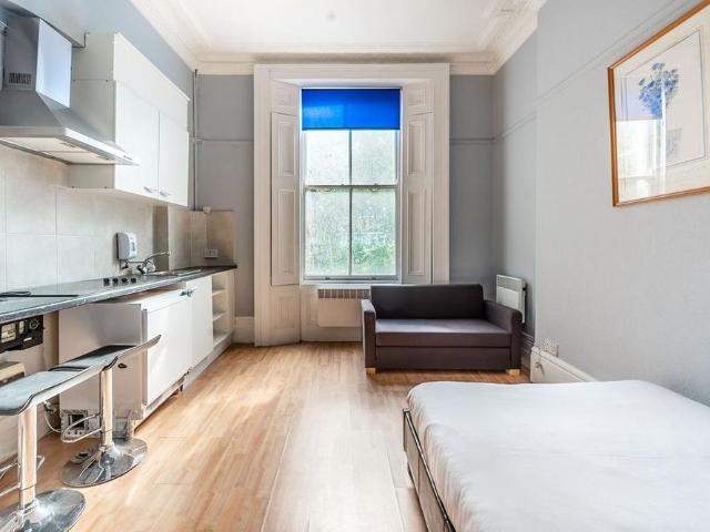 Studio for rent in Earl's Court, Greater London