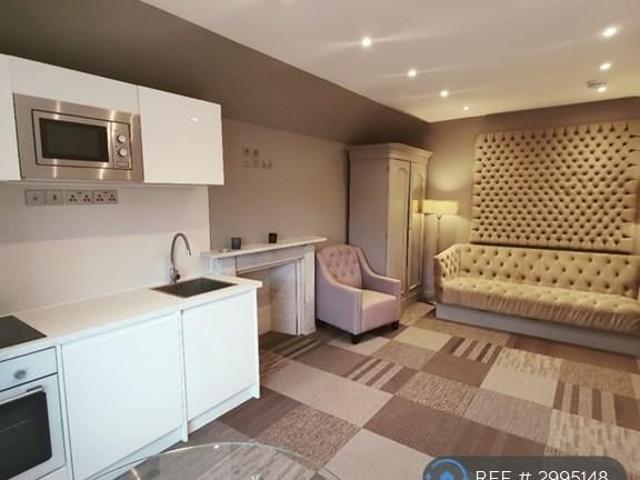 Studio for rent in Haymarket, Scotland