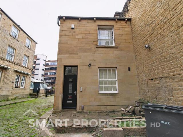Flat for rent in Highfields, Huddersfield