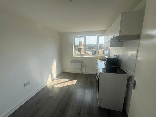 Studio for rent in London Borough of Croydon, Greater London