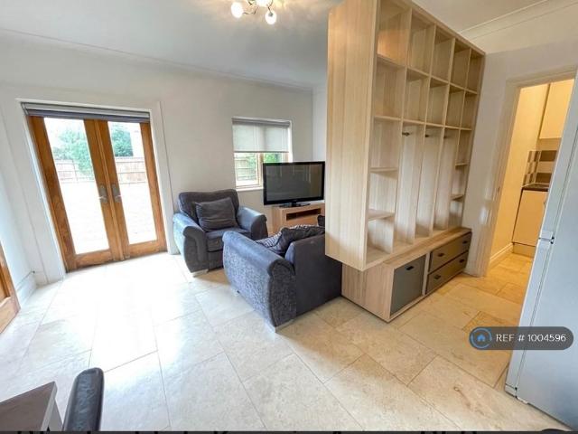 Flat for rent in Wexham Street, Buckinghamshire