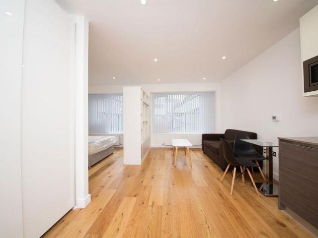Studio for rent in London Borough of Hounslow, Heston