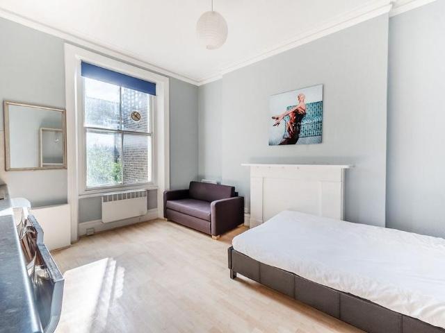 Studio for rent in Earl's Court, Greater London