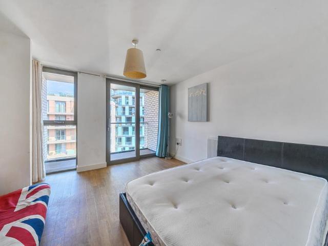 Flat for rent in London Borough of Lewisham, Ladywell