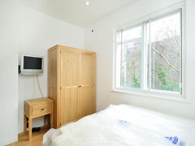 Studio for rent in Earl's Court, Greater London