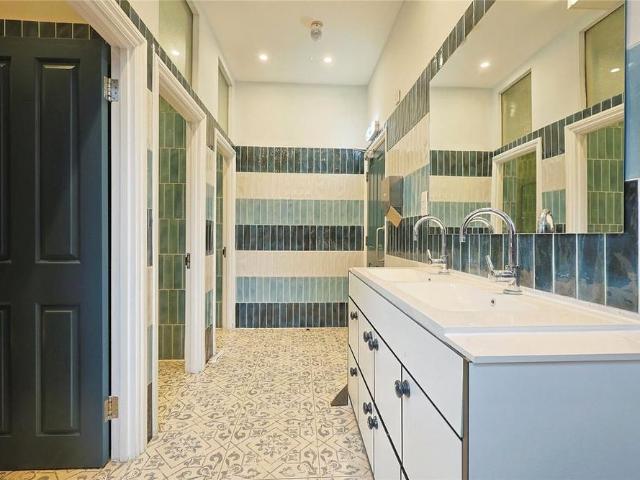 Studio for rent in North Kensington, Isle Of Man