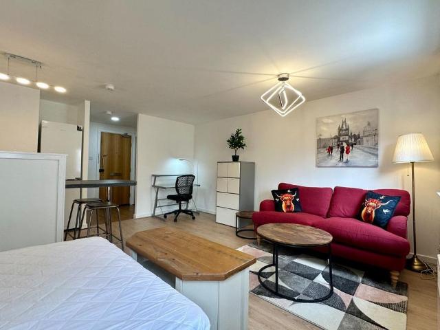 Studio for rent in Merchant City, Scotland
