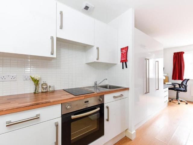 Flat for rent in Bede Island, Old Wharf