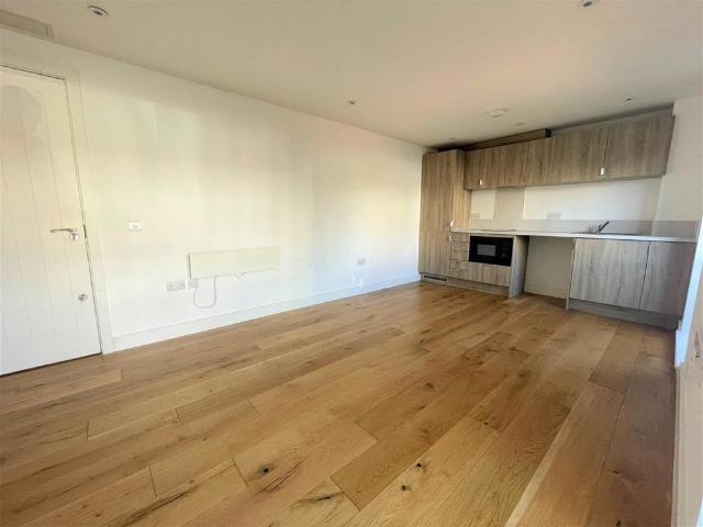 Studio for rent in Worthing, West Sussex