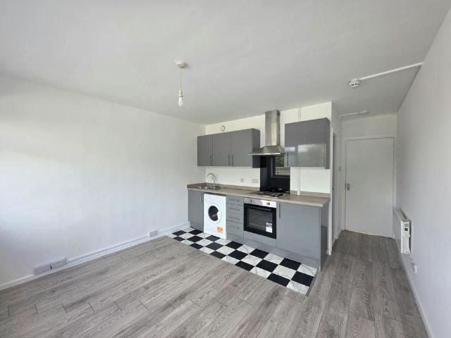 Studio for rent in Strode, Devon