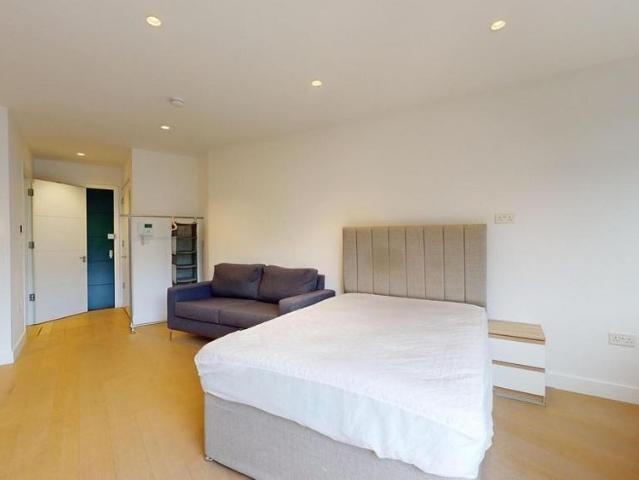 Studio for rent in London Borough of Hounslow, Spring Grove