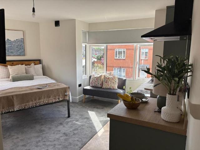 Studio for rent in Stirchley, Birmingham