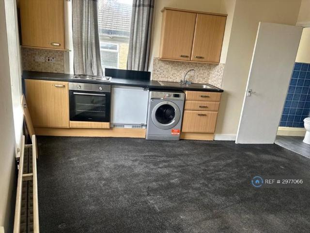 Studio for rent in Hightown, West Yorkshire