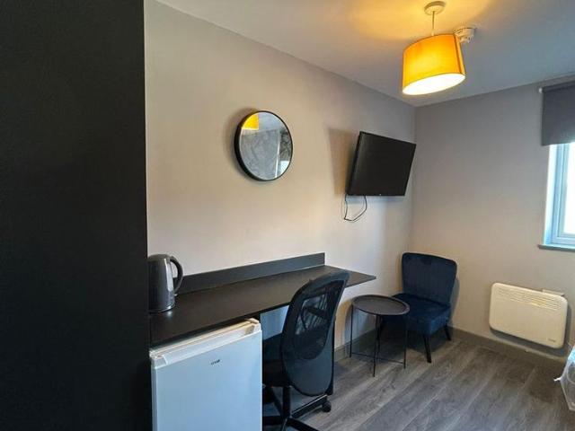 Studio for rent in Calderstones