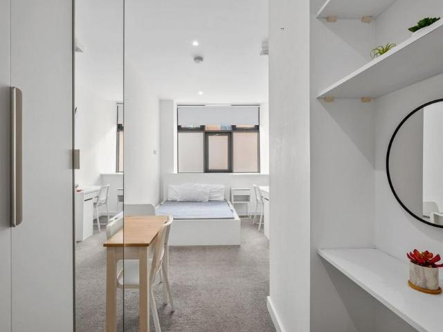 Studio for rent in Royal Borough of Kingston upon Thames, Greater London
