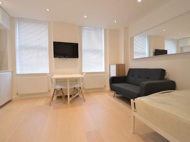 Studio for rent in London Borough of Ealing, Greater London