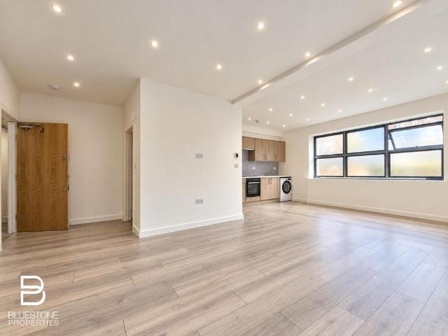 Studio for rent in Woodcote, Greater London