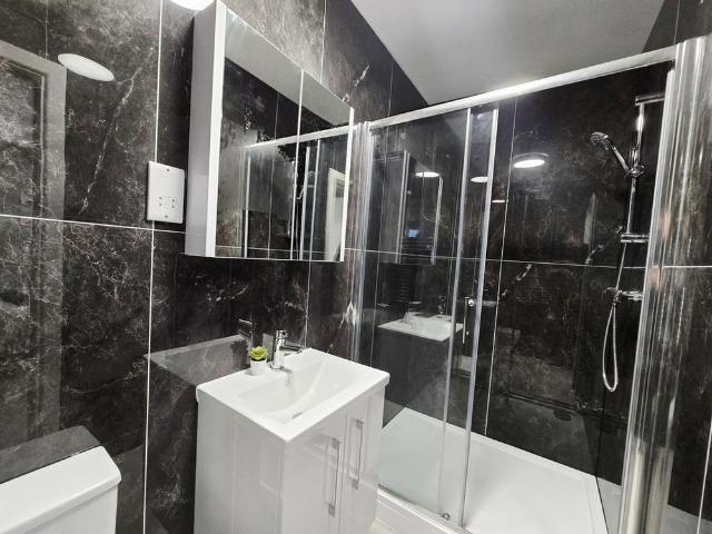 Studio for rent in Chadwell Heath, Isle Of Man