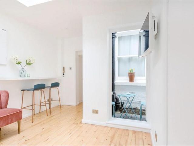 Studio for rent in Kensington, Greater London