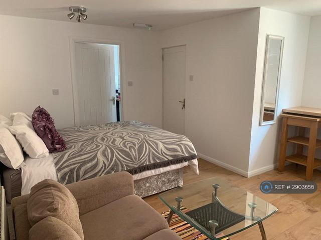 Flat for rent in Hillmorton Paddox, New Bilton