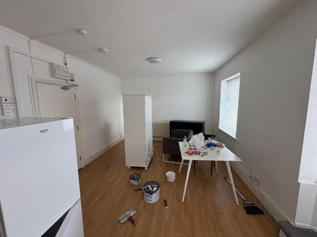 Studio for rent in Chadwell Heath, Isle Of Man
