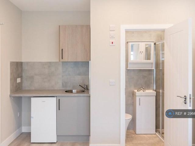 Studio for rent in The Wrythe, Greater London