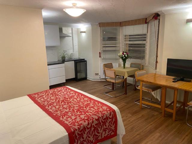 Studio for rent in Kemptown, Brighton & Hove