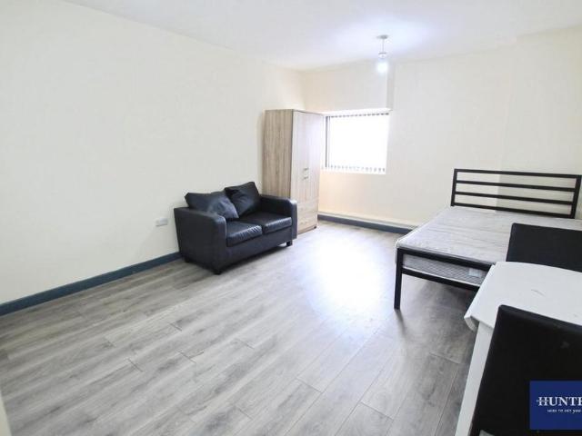 Studio for rent in West Yorkshire