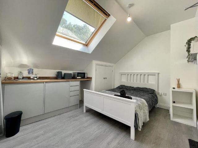 Studio for rent in London Borough of Croydon, Greater London