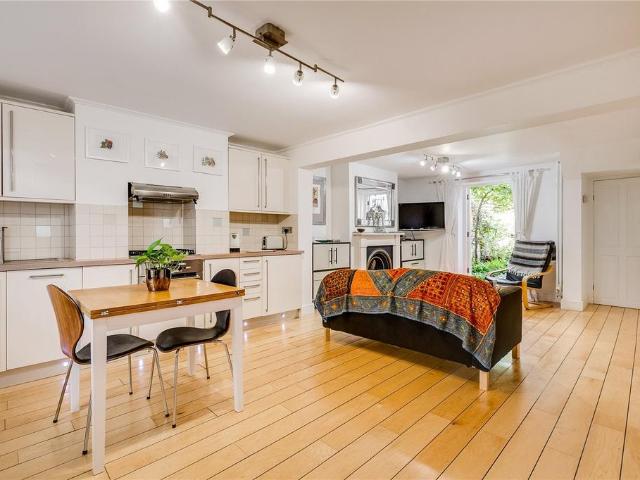 Flat for rent in Islington, Isle Of Man